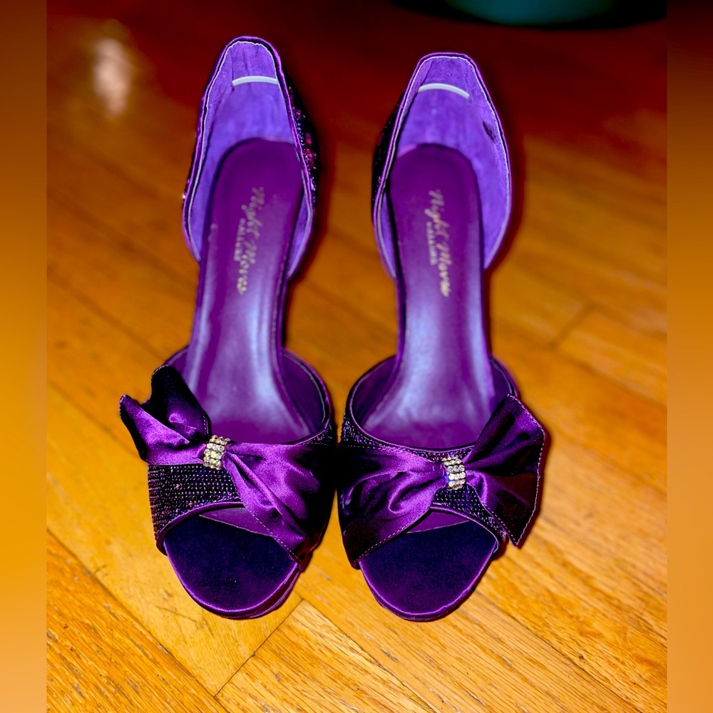Size 8 Allure purple heels
